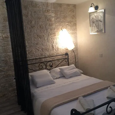 Old Town Apartment *