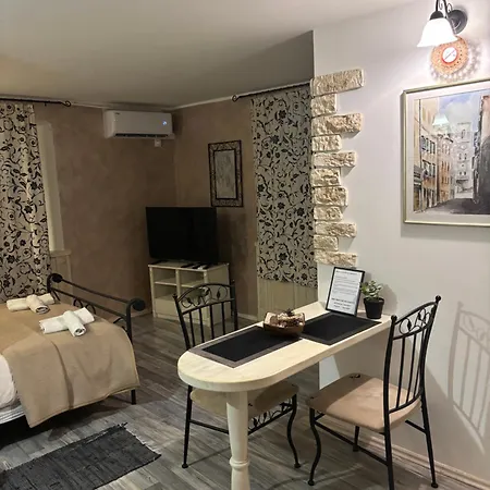 Old Town Apartment *