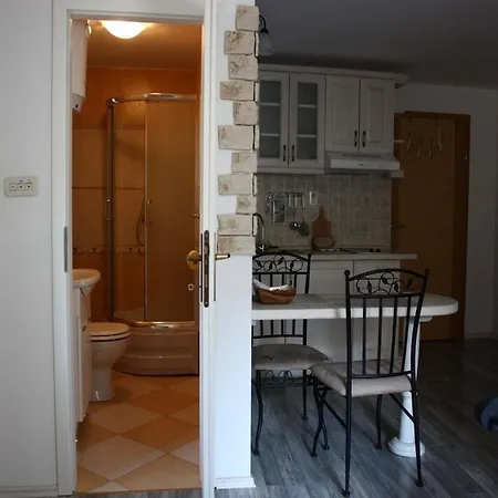 Old Town Apartment *