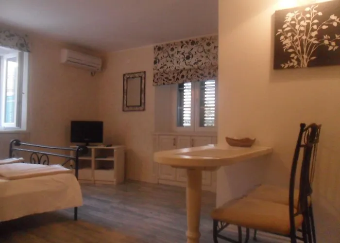 Old Town Апартаменты Шибеник